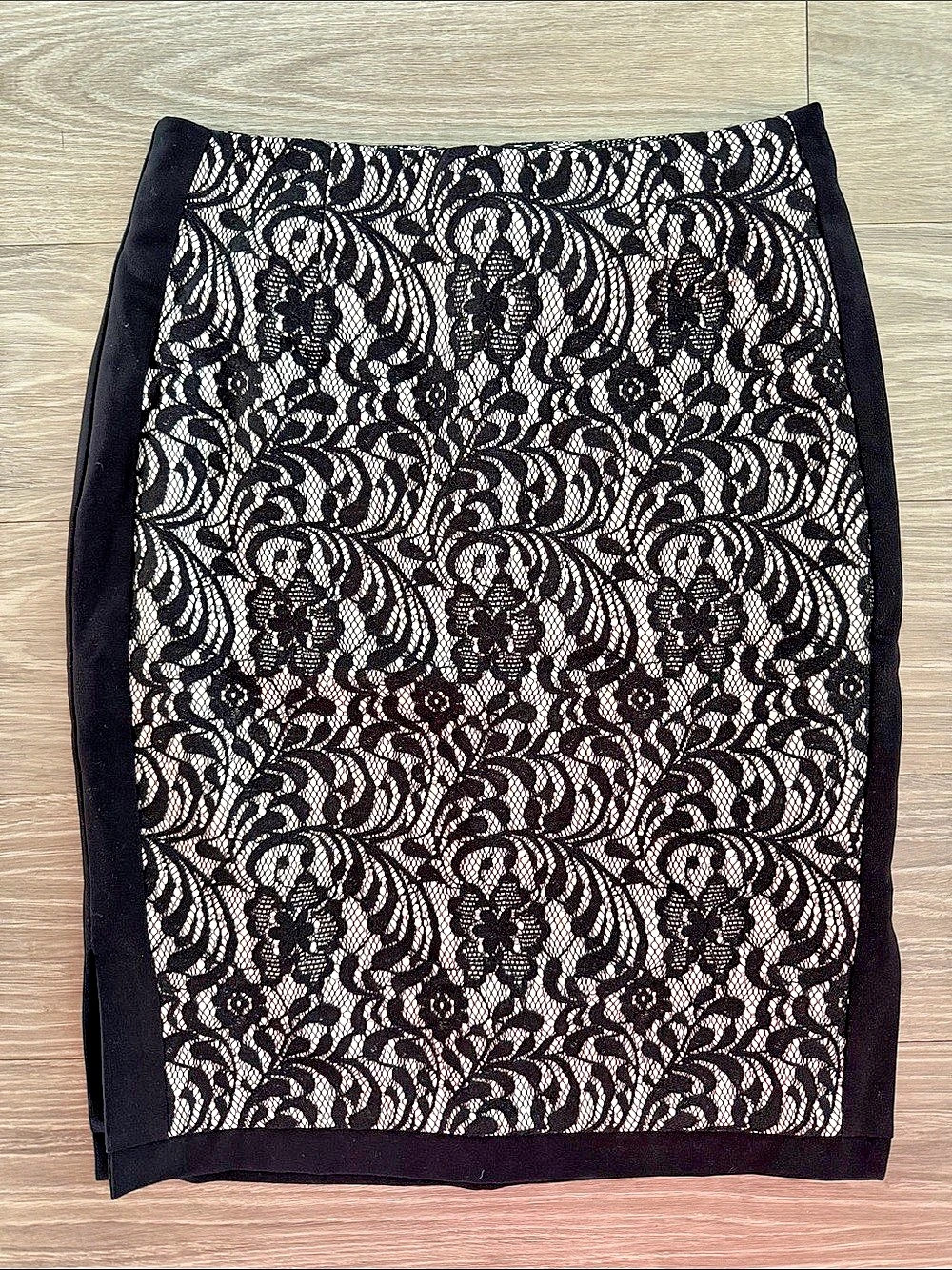 Worthington Black and White Floral Lace Pencil Skirt Black & White Size 4